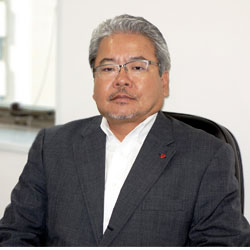 與那覇博明 代表取締役社長